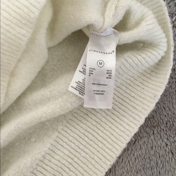 Beautiful white top in great condition - Picture 7 of 8